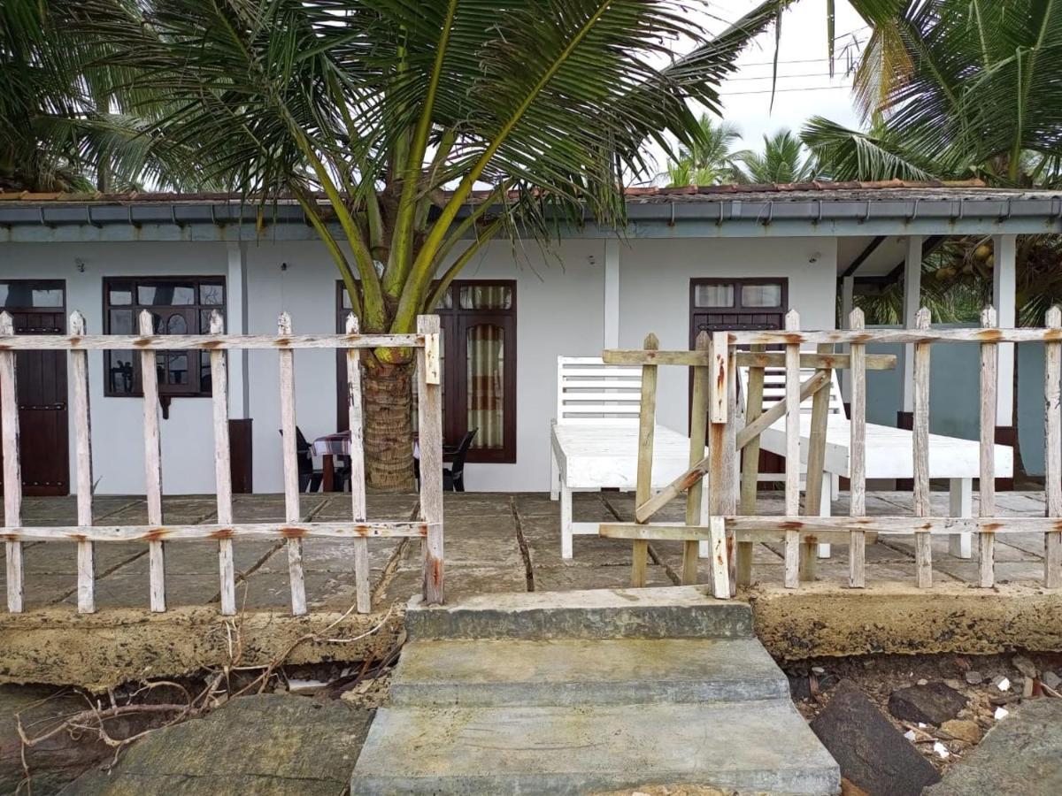 Rainbow Surf Beach Hotel Koggala Exterior foto