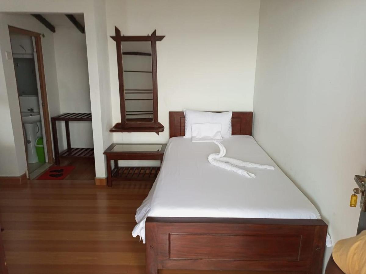 Rainbow Surf Beach Hotel Koggala Exterior foto