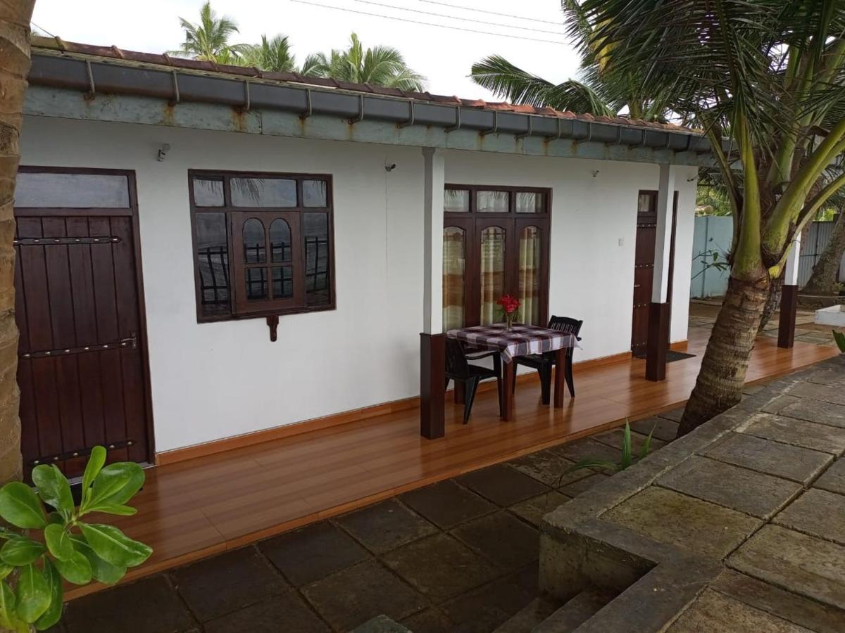 Rainbow Surf Beach Hotel Koggala Exterior foto