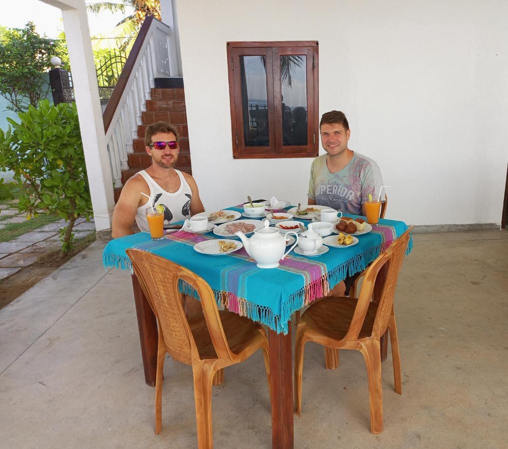 Rainbow Surf Beach Hotel Koggala Exterior foto