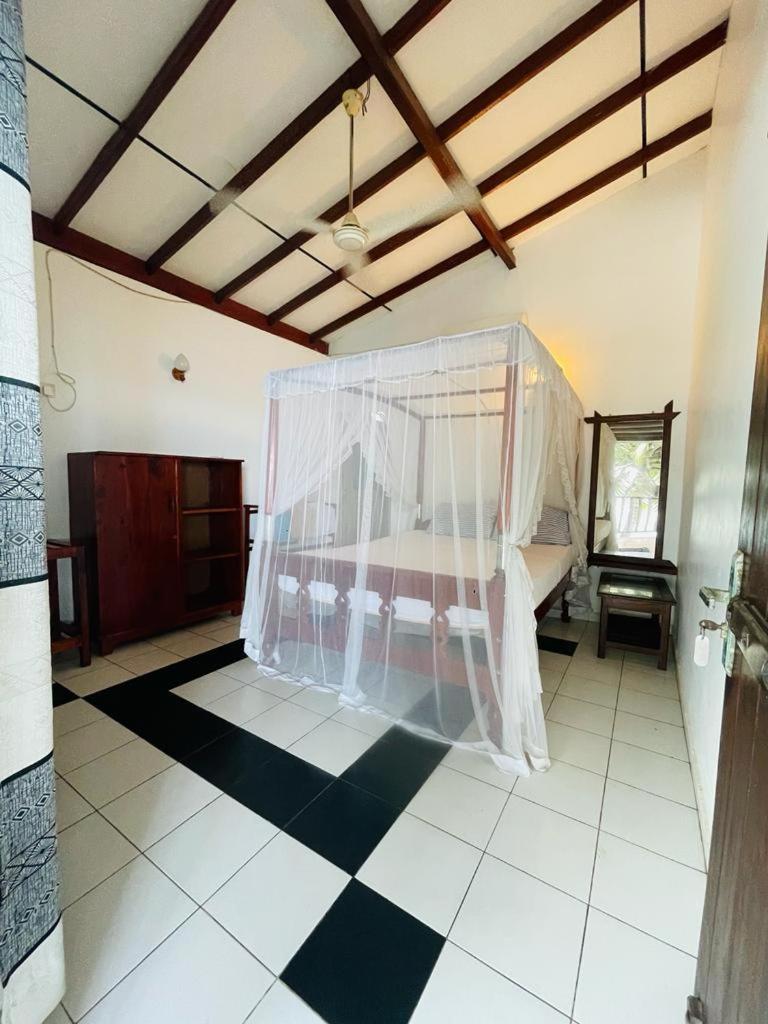 Rainbow Surf Beach Hotel Koggala Exterior foto
