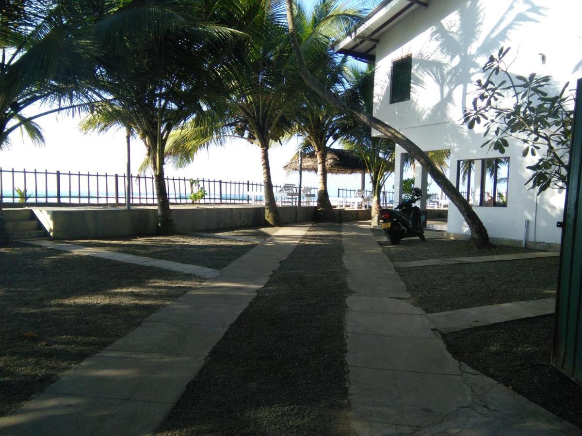 Rainbow Surf Beach Hotel Koggala Exterior foto
