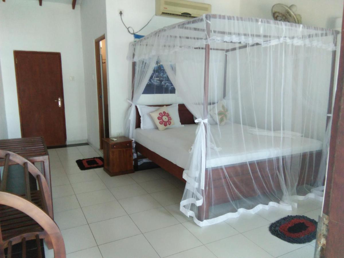 Rainbow Surf Beach Hotel Koggala Exterior foto